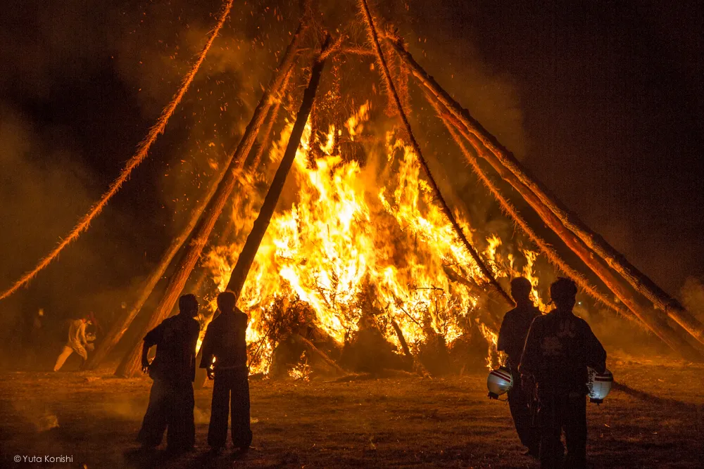もゆるたいまつ - 石川県能登島向田(こうだ)の火祭
