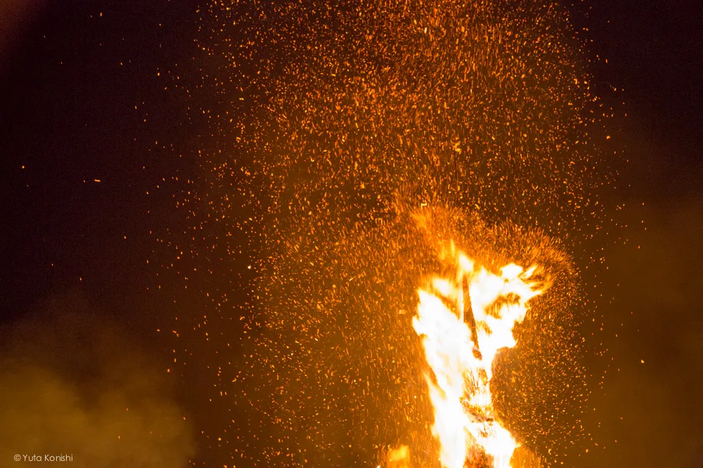 もゆるたいまつ - 石川県能登島向田(こうだ)の火祭