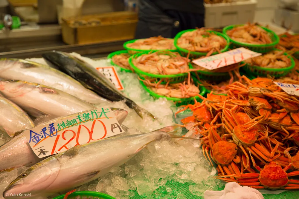 カニ!金沢グルメの王様「加能ガニ」11月上旬はカニ解禁で近江町市場の活気が最高潮!行くしか無いだろ!