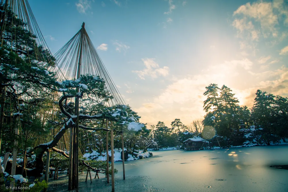 冬の金沢を訪れる2つの理由それは「極上グルメ」と「極上の雪景色」カニ・ブリ・エビ・牡蠣こんな贅沢な季節は冬しか無い!金沢市民が冬の金沢を教えます