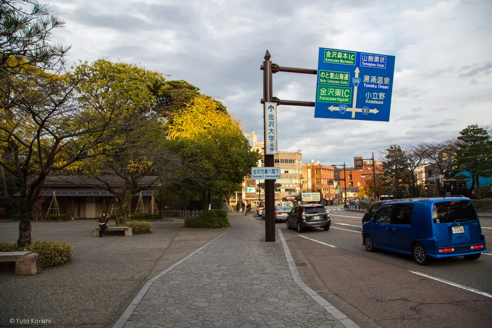 兼六園下・金沢城址のバス停 金沢・能登を2泊3日で知り尽くす食べ尽くす石川県の完全観光マニュアル!本当の石川県民がおすすめする金沢・能登の旅!