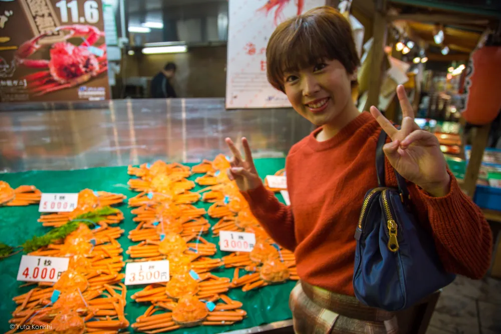 近江町市場海鮮物とゆりりん 金沢周遊バスで周る金沢観光マニュアル！金沢観光アイドル「ゆりりん」とバスで金沢を紹介します！