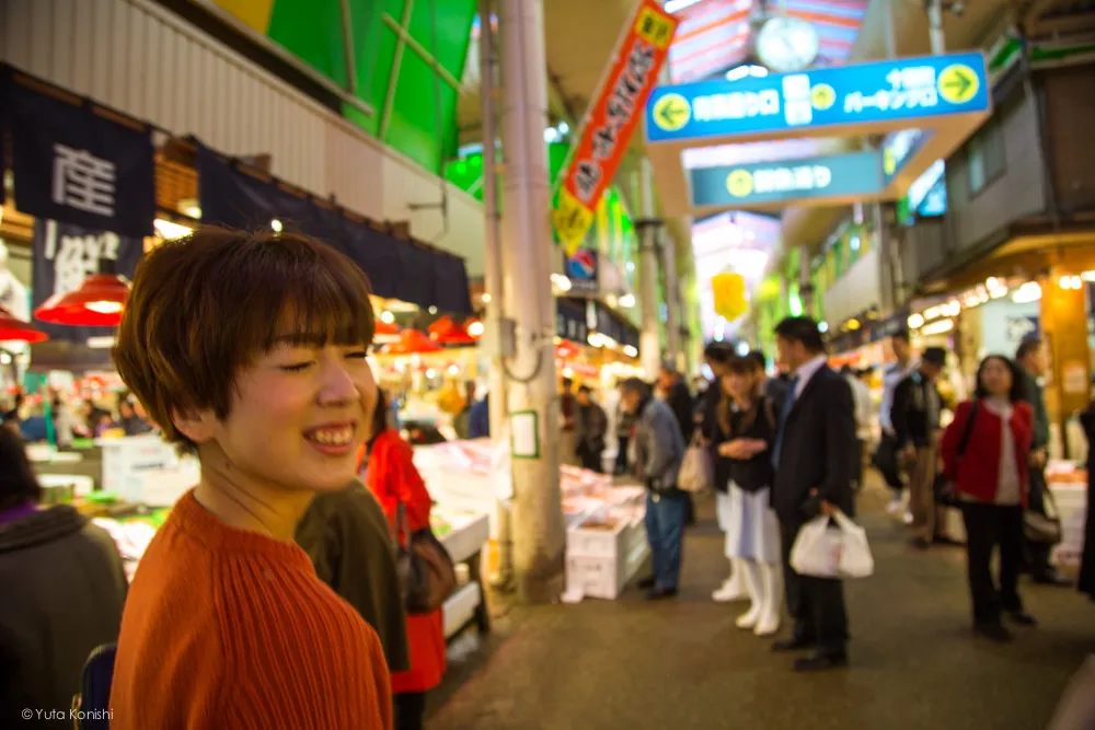 近江町市場ウインクゆりりん 金沢周遊バスで周る金沢観光マニュアル！金沢観光アイドル「ゆりりん」とバスで金沢を紹介します！