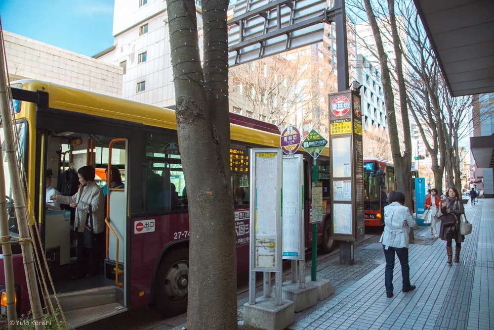 香林坊バス停 金沢周遊バスで周る金沢観光マニュアル！金沢観光アイドル「ゆりりん」とバスで金沢を紹介します！