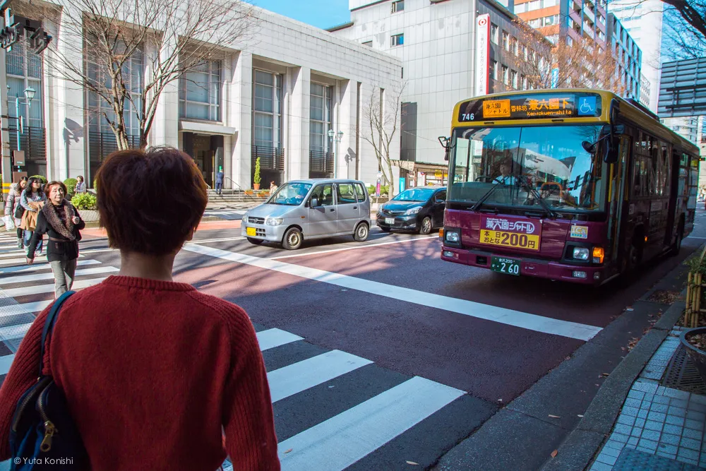 香林坊バス停ゆりりん 金沢周遊バスで周る金沢観光マニュアル！金沢観光アイドル「ゆりりん」とバスで金沢を紹介します！