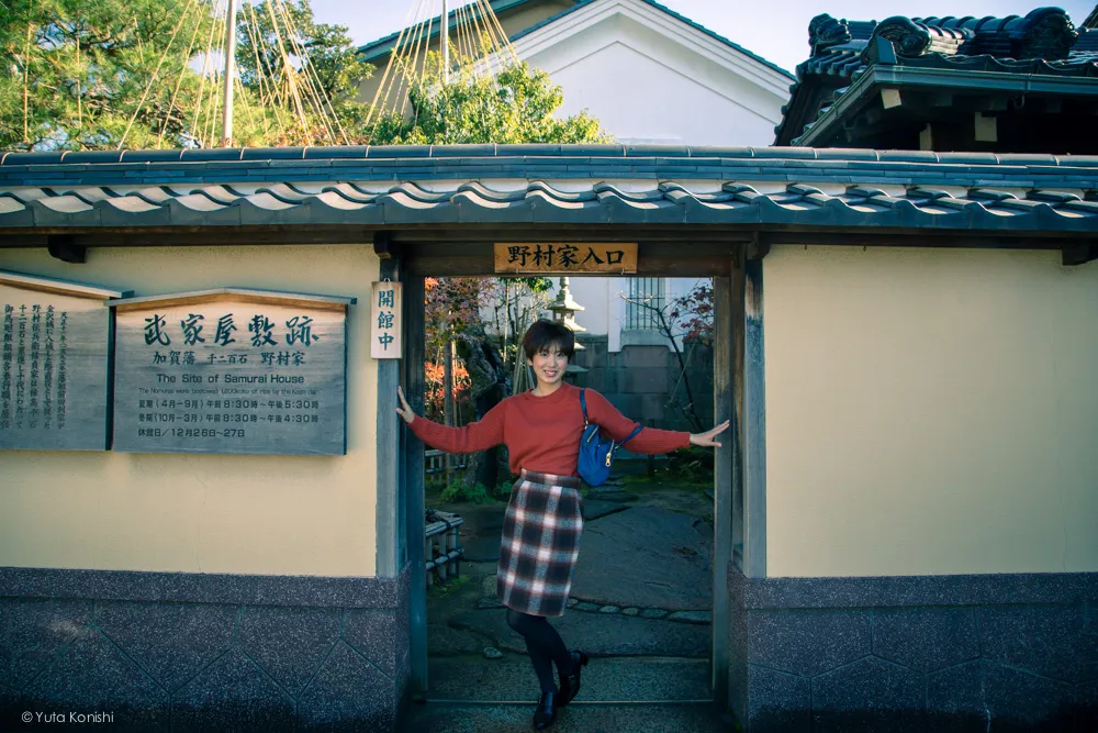 野村家入り口ゆりりん 金沢周遊バスで周る金沢観光マニュアル！金沢観光アイドル「ゆりりん」とバスで金沢を紹介します！