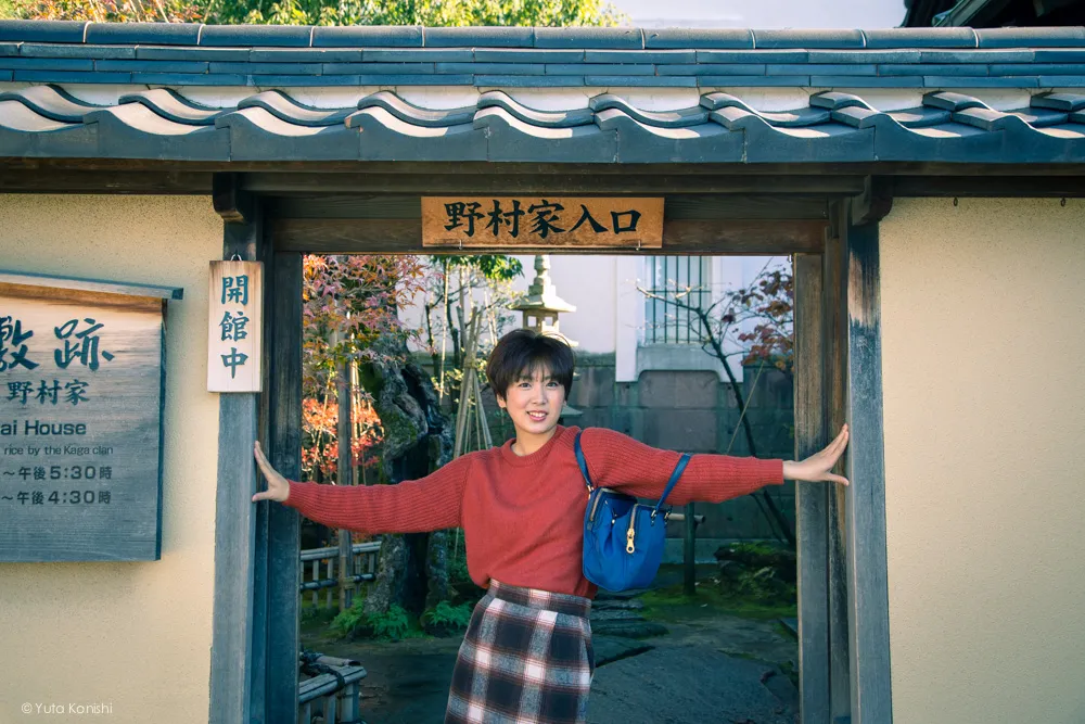 野村家入り口ゆりりん 金沢周遊バスで周る金沢観光マニュアル！金沢観光アイドル「ゆりりん」とバスで金沢を紹介します！