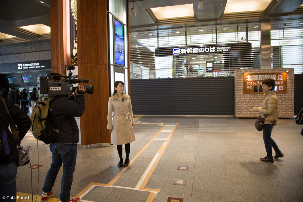 えっ？全然うかれてないですよ？北陸新幹線開業前日2015年3月13日の金沢駅の様子でご確認ください。