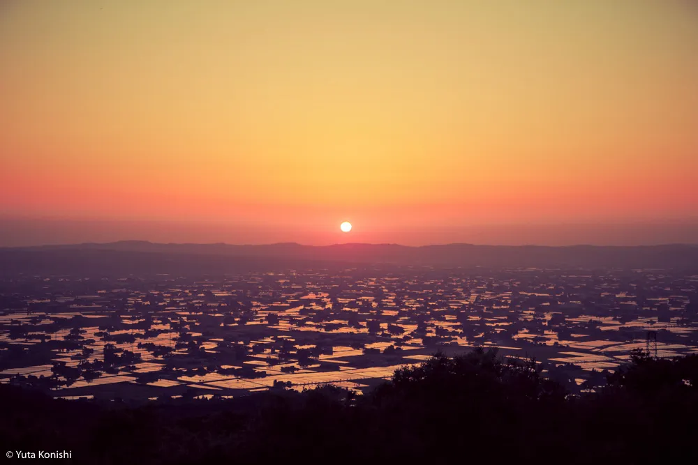 北陸が世界に誇れる絶景の田園風景「砺波平野の散居村」もうカメラマンの聖地でいいじゃん？！５月〜６月上旬が見頃
