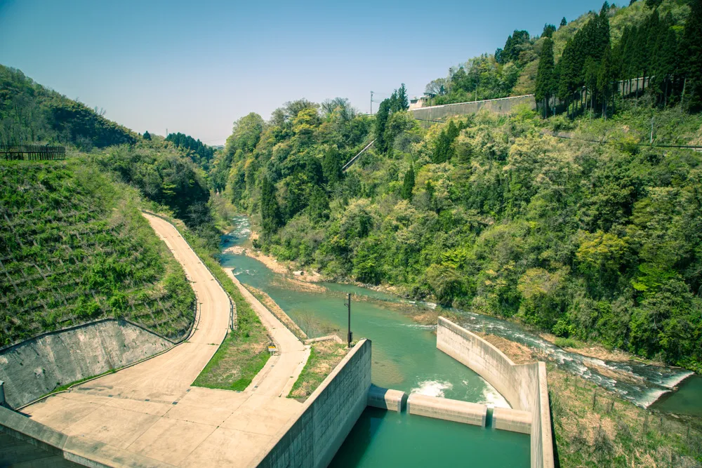 金沢の犀果ての地を目指して行けるところまで行ってみた！そこには進めど進めど人がいて倒木でストップだった2015年