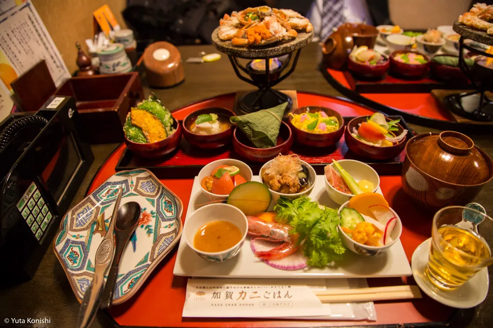 ものすごい勢いで！カニ・牡蠣・ブリ 北陸の味覚を一日ですべてを本場で食味わう究極のグルメツアー！！東京から日帰りでもできる北陸美食ツアー！！