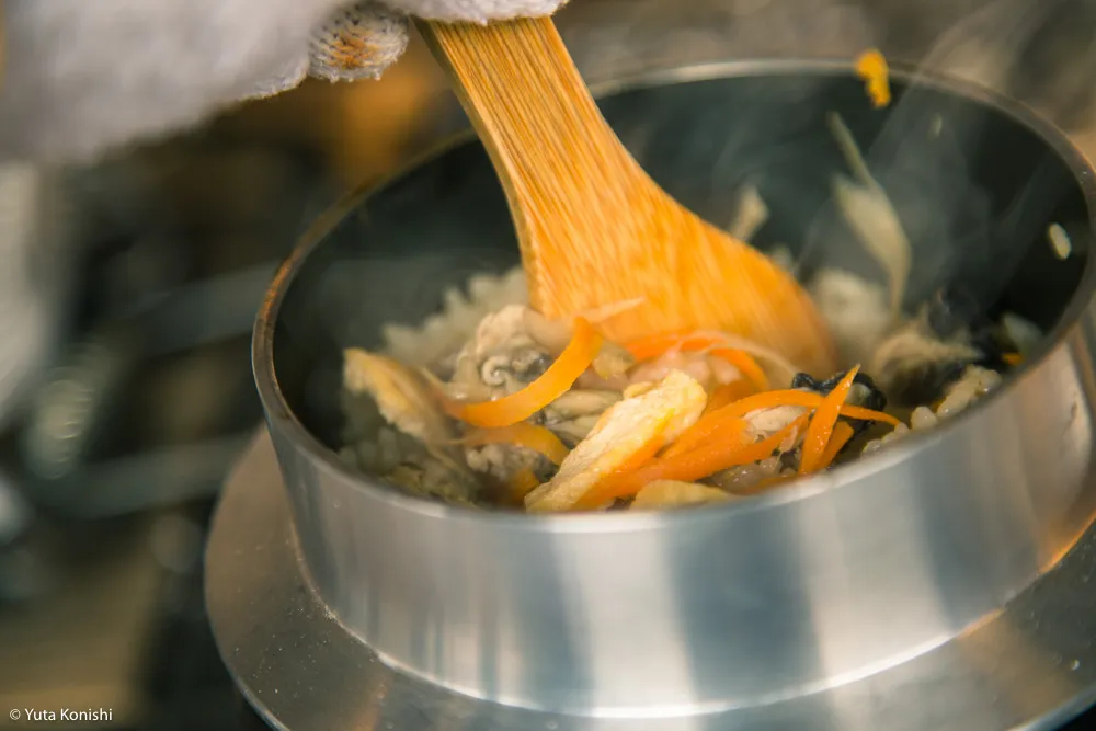 能登最強の牡蠣の店「牡蠣処 海」これ以上混んでは困るが紹介したい!船からテーブルまでほぼ直通の牡蠣はうまいに決まっている。