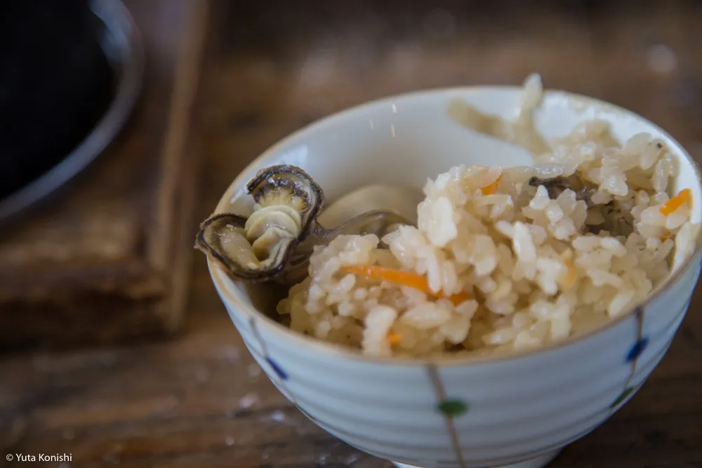 能登最強の牡蠣の店「牡蠣処 海」これ以上混んでは困るが紹介したい!船からテーブルまでほぼ直通の牡蠣はうまいに決まっている。