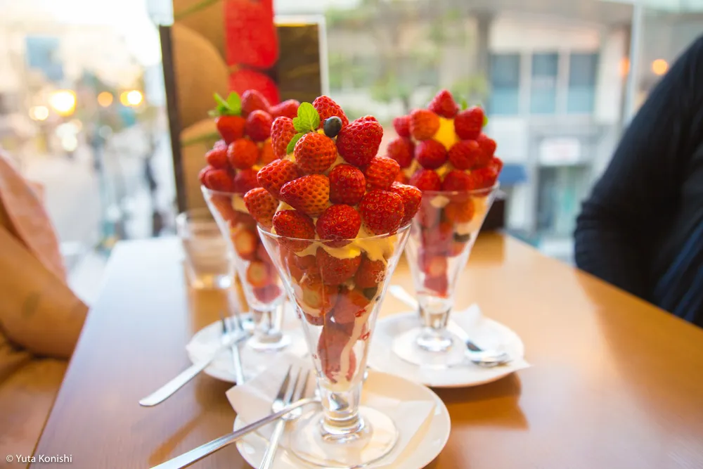 【熱狂】むらはたのいちごパフェ狂。金沢に来てこれ食べないって"まじで"正気なの？