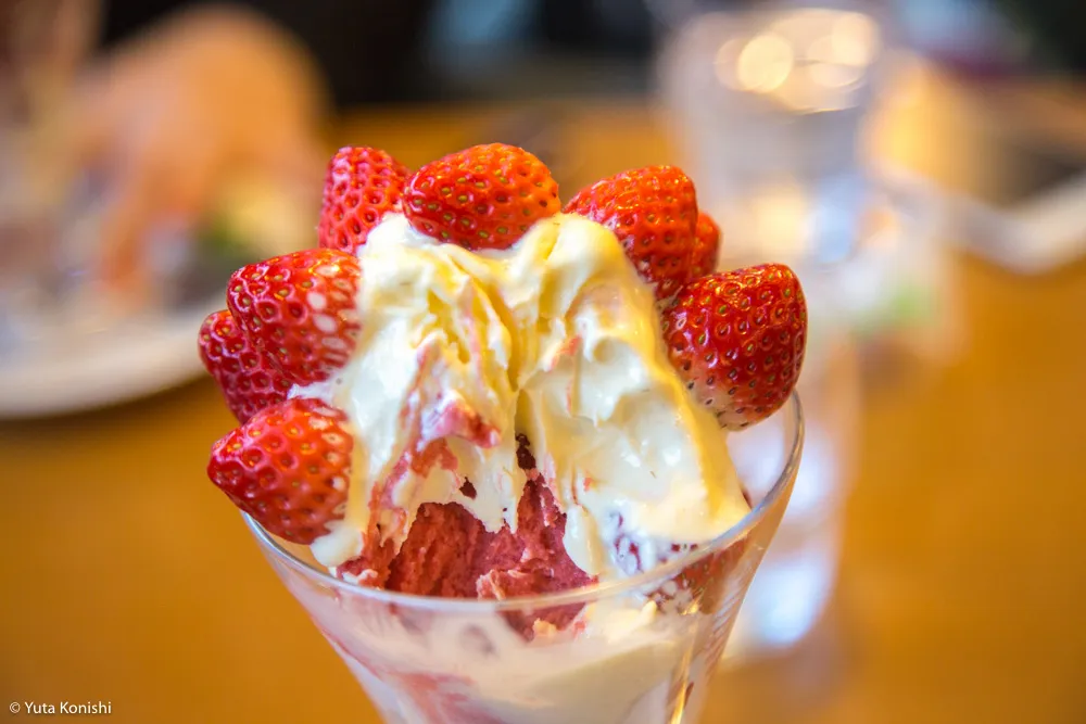 【熱狂】むらはたのいちごパフェ狂。金沢に来てこれ食べないって"まじで"正気なの？